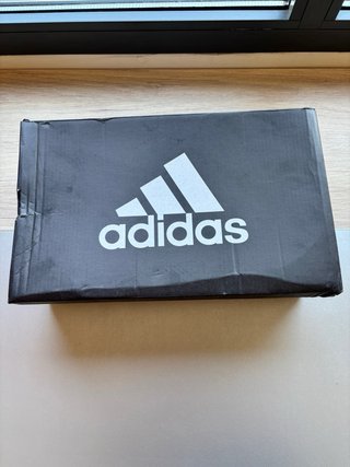 Zapatillas Adidas Marrones y Blancas