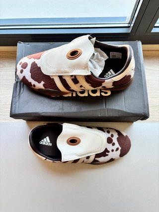 Zapatillas Adidas Marrones y Blancas