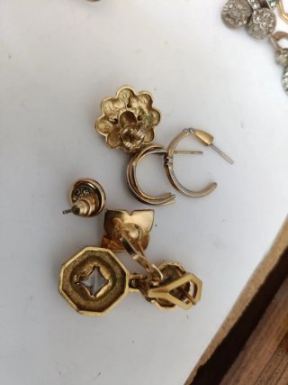 Lote Pendientes Dorados y Rojos