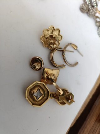 Lote Pendientes Dorados y Rojos