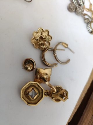 Lote Pendientes Dorados y Rojos