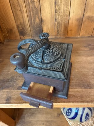 Molinillo de café antiguo