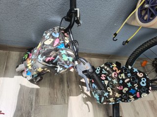 Triciclo eléctrico infantil