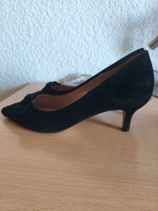 Zapatos tacón ante negro lazo Cortefiel