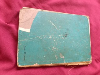 Antiguo libro 1943, "guerra en la selva"