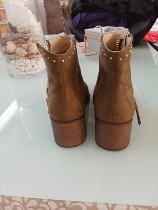 Botines Marrones con Tachuelas