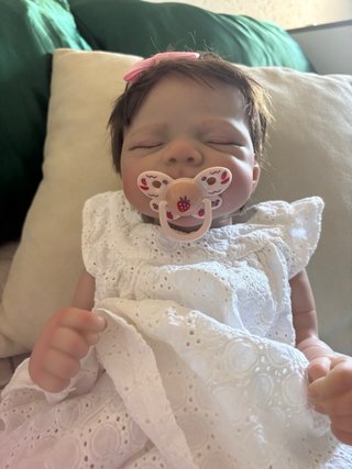 Bebé Reborn con chupete y biberón