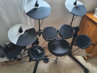 Batería Electrónica Alesis Debut Kit