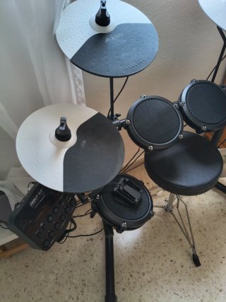 Batería Electrónica Alesis Debut Kit