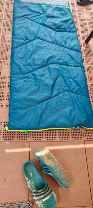 Saco de dormir infantil azul. Sin funda