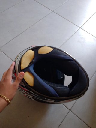 Casco de moto NZI plateado y negro