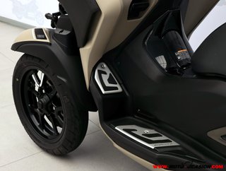 YAMAHA TRICITY 300 -APTA B Y A2-