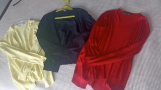 Lote 3 cárdigan de mujer negro, amarillo y rojo.