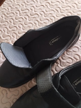 Zapatos negros de velcro