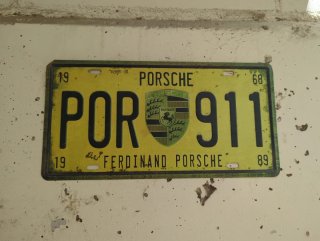 Matriculas y placas de vehículos antiguas.