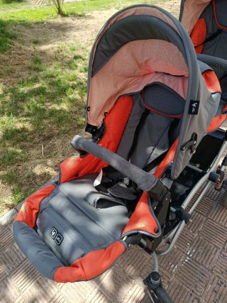Silla de paseo gemelar, marca BambinoWorld naranja