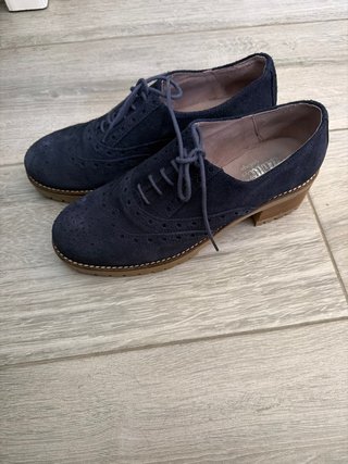 Zapatos azules de ante con cordones