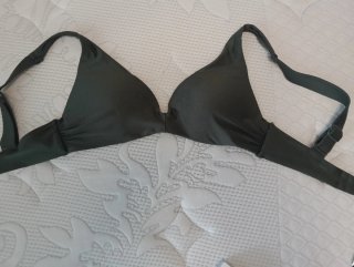 Top bikini verde oliva