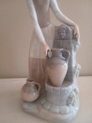 Figura cerámica mujer con cántaros