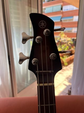 Yamaha TRBX174 Bajo Eléctrico 4 Cuerdas