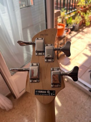 Yamaha TRBX174 Bajo Eléctrico 4 Cuerdas