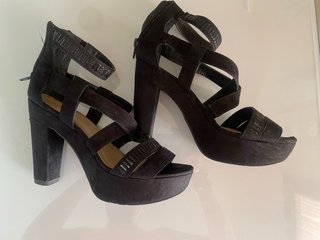Sandalias de tacón negras