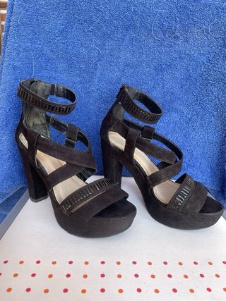 Sandalias de tacón negras
