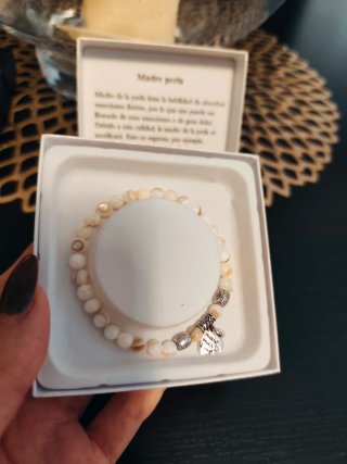 Pulsera piedra natural Madre Perla con charm