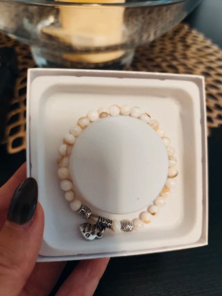 Pulsera piedra natural Madre Perla con charm
