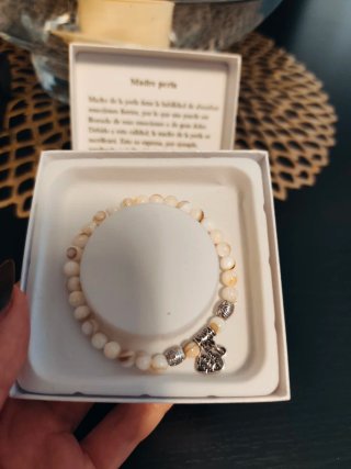 Pulsera piedra natural Madre Perla con charm