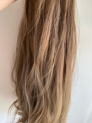 Peluca estilo natural beige y marrón