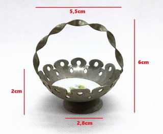Cesta decorativa vintage em metal e porcelana