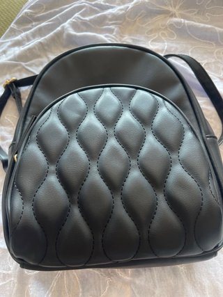Mochila negra acolchada