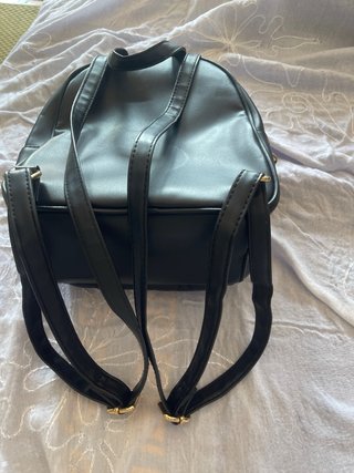 Mochila negra acolchada