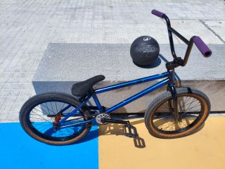 Bicicleta BMX azul