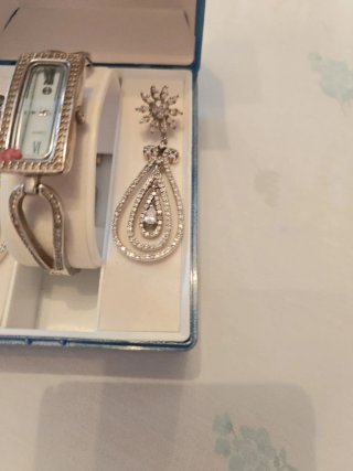 Conjunto Plata de Ley: Reloj y Pendientes