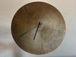 Lámpara Pie Vintage y Reloj Decorativo