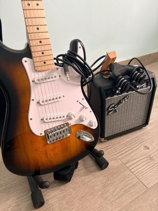 Set Guitarra Eléctrica Squier Stratocaster