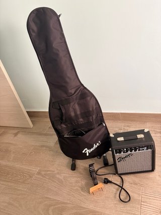 Set Guitarra Eléctrica Squier Stratocaster