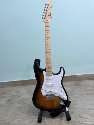 Set Guitarra Eléctrica Squier Stratocaster
