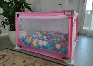 Piscina/box con palline rosa per bambini