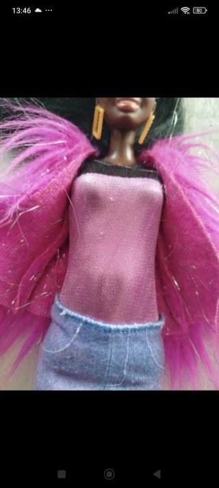 Muñeca Barbie con Pelo Negro y Accesorios
