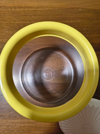 Contenitore Tupperware Giallo  + omaggio
