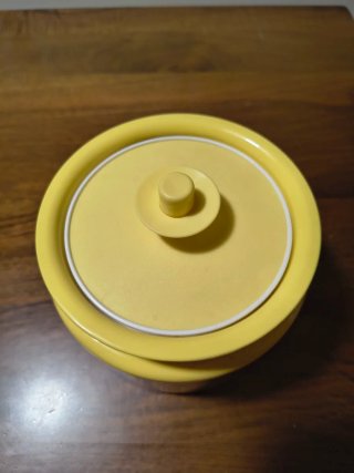 Contenitore Tupperware Giallo  + omaggio