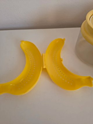 Contenitore Tupperware Giallo  + omaggio