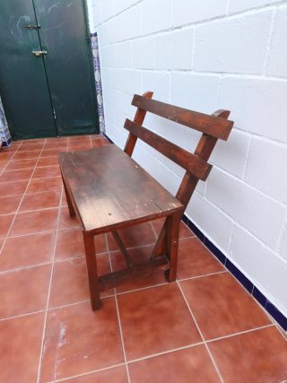 Banco de madera rústico