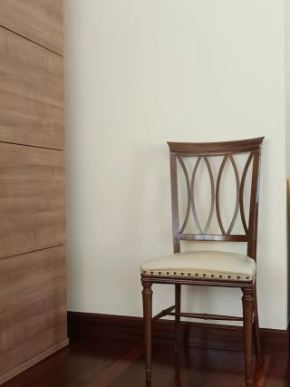 Silla de comedor de madera y tela