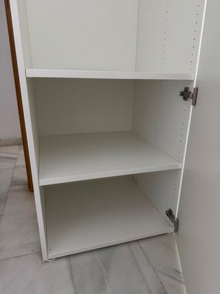 Armario blanco de madera