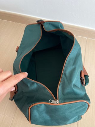 Bolsa de viaje verde y marrón