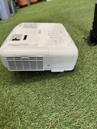 Proyector Epson EB-X05 + Soporte + Pantalla